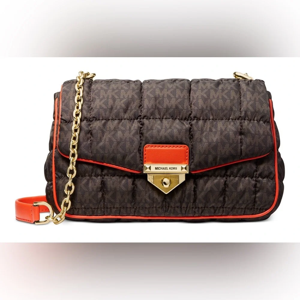 •MICHAEL KORS•NWOT BROWN & TAN LARGE QUILTED SIGNATURE-LOGO SHOULDER BAG $398.00 - Picture 4 of 14